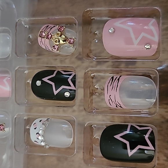 2/$16 3D Leopard & Stars Press on Nails - Picture 14 of 16